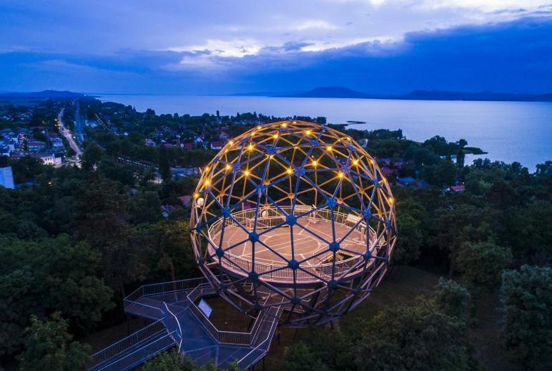 Balatonboglár gömbkilátó