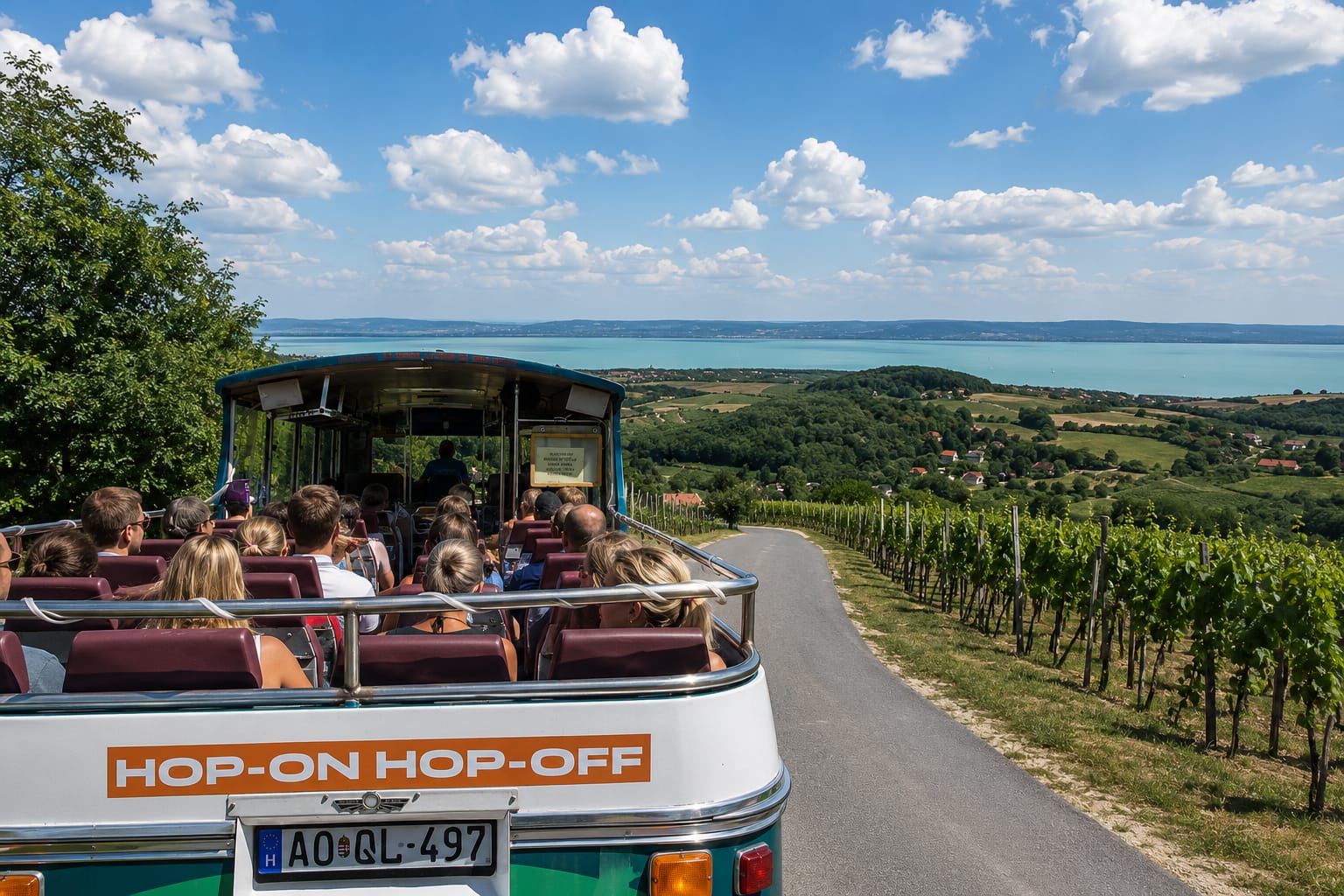 Gasztrobusz viszi körbe az utasokat a Káli-medencében. A 46° Balaton új hop-on hop-off gasztrojárata egy nappal meghosszabbítja a nyaralást.